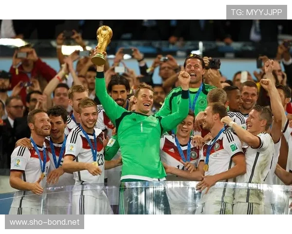 诺伊尔与卡西利亚斯职业生涯表现稳健,门将传奇地位稳固