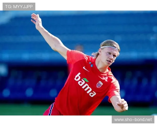 苏亚雷斯与哈兰德：全能中锋与终结机器的时代差异解析