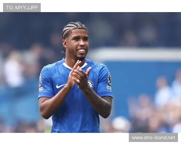 切尔西大规模引援效果争议:球队竞争格局面临考验,赛季走势稳定性承压 切尔西大规模引援效果争议:球队竞争格局面临考验,赛季走势稳定性承压