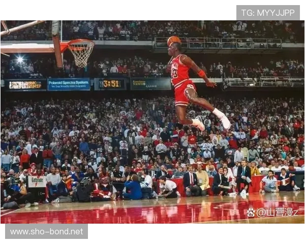 张伯伦单打篮下效率显著优于贾巴尔，奠定内线统治地位